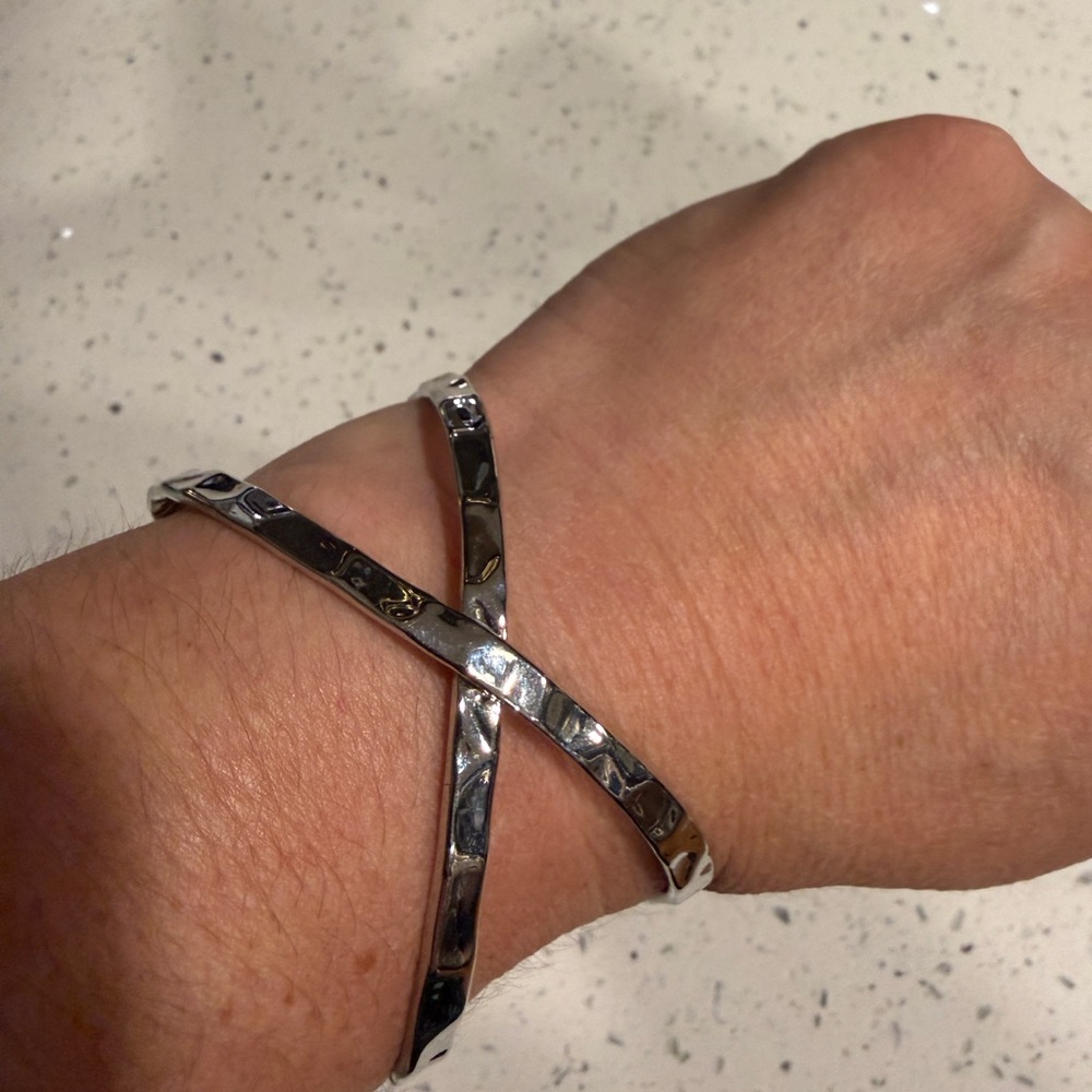 Bancroft Rowan Hammered Infinity Cuff Bracelet‎ - Picture 2 of 4
